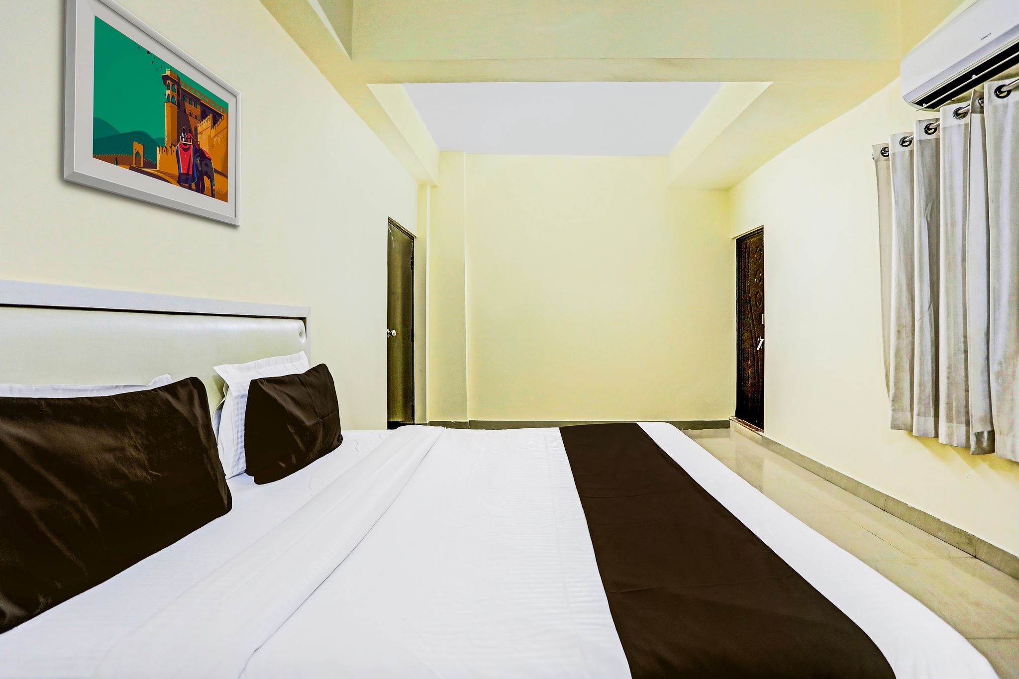Super Hotel O Hyderabad Gate IIT BHU Classic Room 9