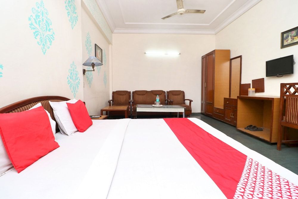 undefined OYO 8623 Hotel Destination 8