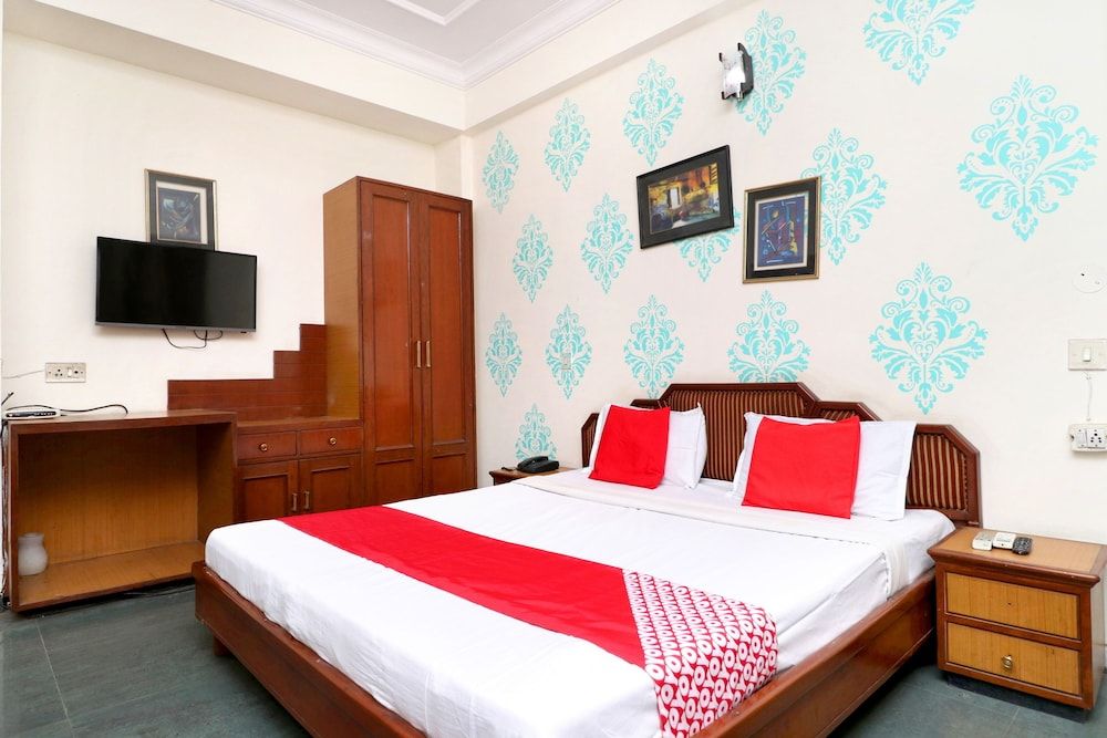 undefined OYO 8623 Hotel Destination 3