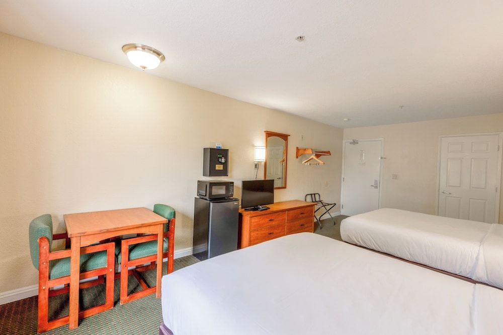 Room, 2 Queen Beds, Smoking