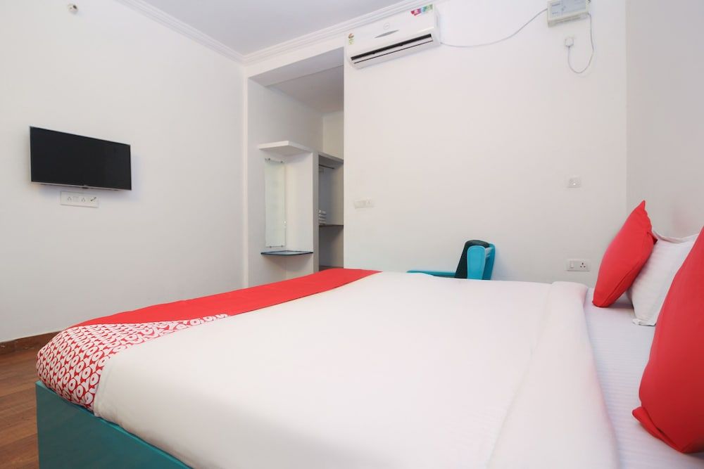 undefined OYO 15518 Hotel Amar 9