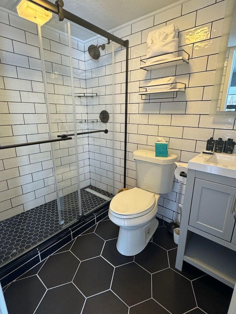 Vail Racquet Club Mountain Resort Traditional Condo, Multiple Beds, Kitchen (3 bedroom 3 bath condo) 8