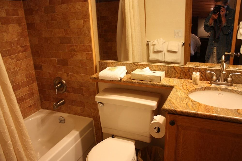 Vail Racquet Club Mountain Resort Traditional Condo, Multiple Beds, Kitchen (3 bedroom 3 bath condo) 7