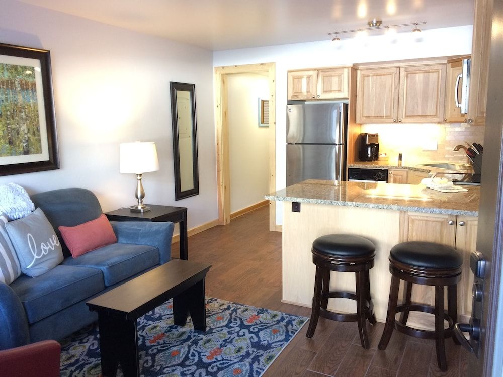 Vail Racquet Club Mountain Resort Traditional Condo, 1 Queen Bed, Kitchen, Mountain View (1 bedroom 1 bath condo) 13