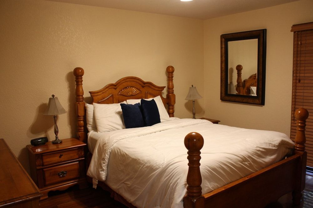 Vail Racquet Club Mountain Resort Traditional Condo, Multiple Beds, Kitchen (3 bedroom 3 bath condo) 2