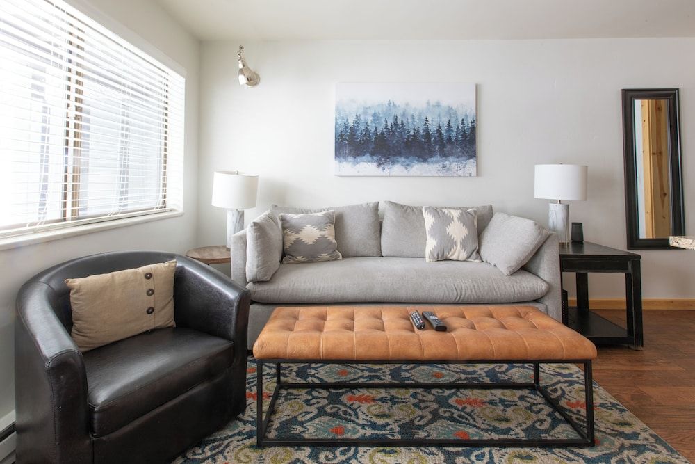 Vail Racquet Club Mountain Resort Traditional Condo, 1 Queen Bed, Kitchen, Mountain View (1 bedroom 1 bath condo) 5