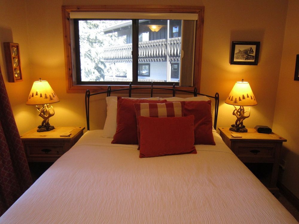 Vail Racquet Club Mountain Resort Traditional Condo, 2 Queen Beds, Kitchen (2 bedroom 2 bath condo) 6