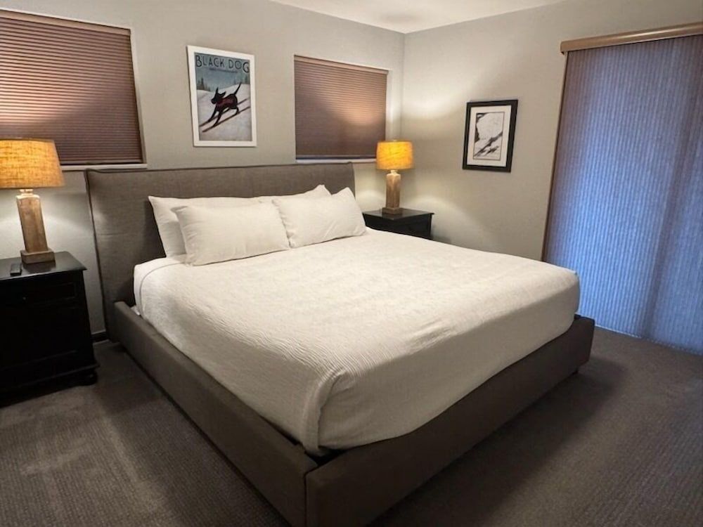 Vail Racquet Club Mountain Resort Traditional Condo, Multiple Beds, Kitchen (3 bedroom 3 bath condo) 5