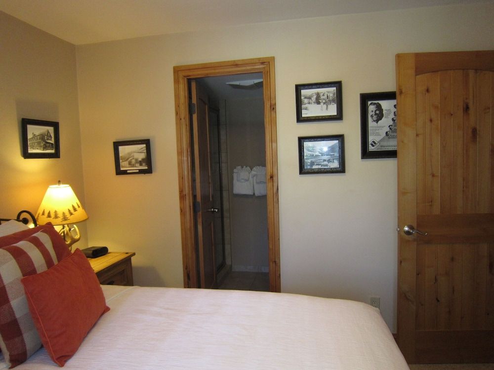 Vail Racquet Club Mountain Resort Traditional Condo, 2 Queen Beds, Kitchen (2 bedroom 2 bath condo) 4