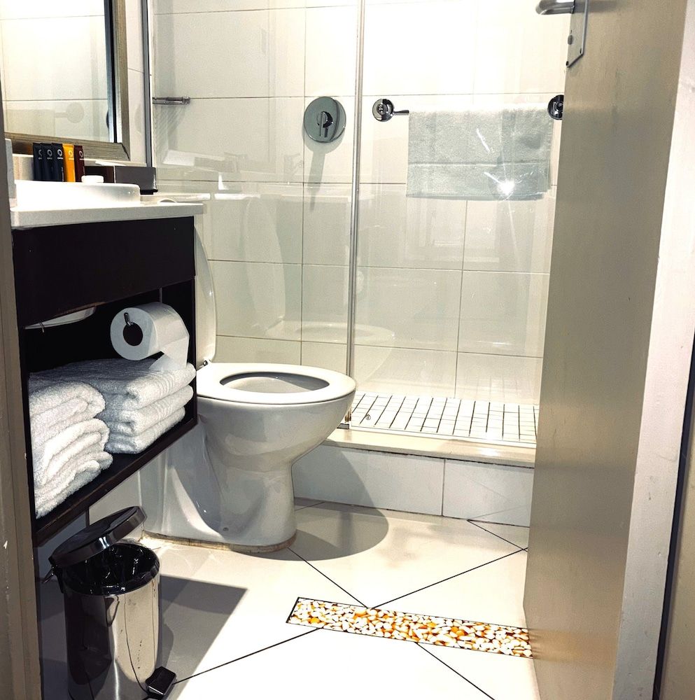 ONOMO Hotel Cape Town - Inn on the Square Standard Room (Queen) 6