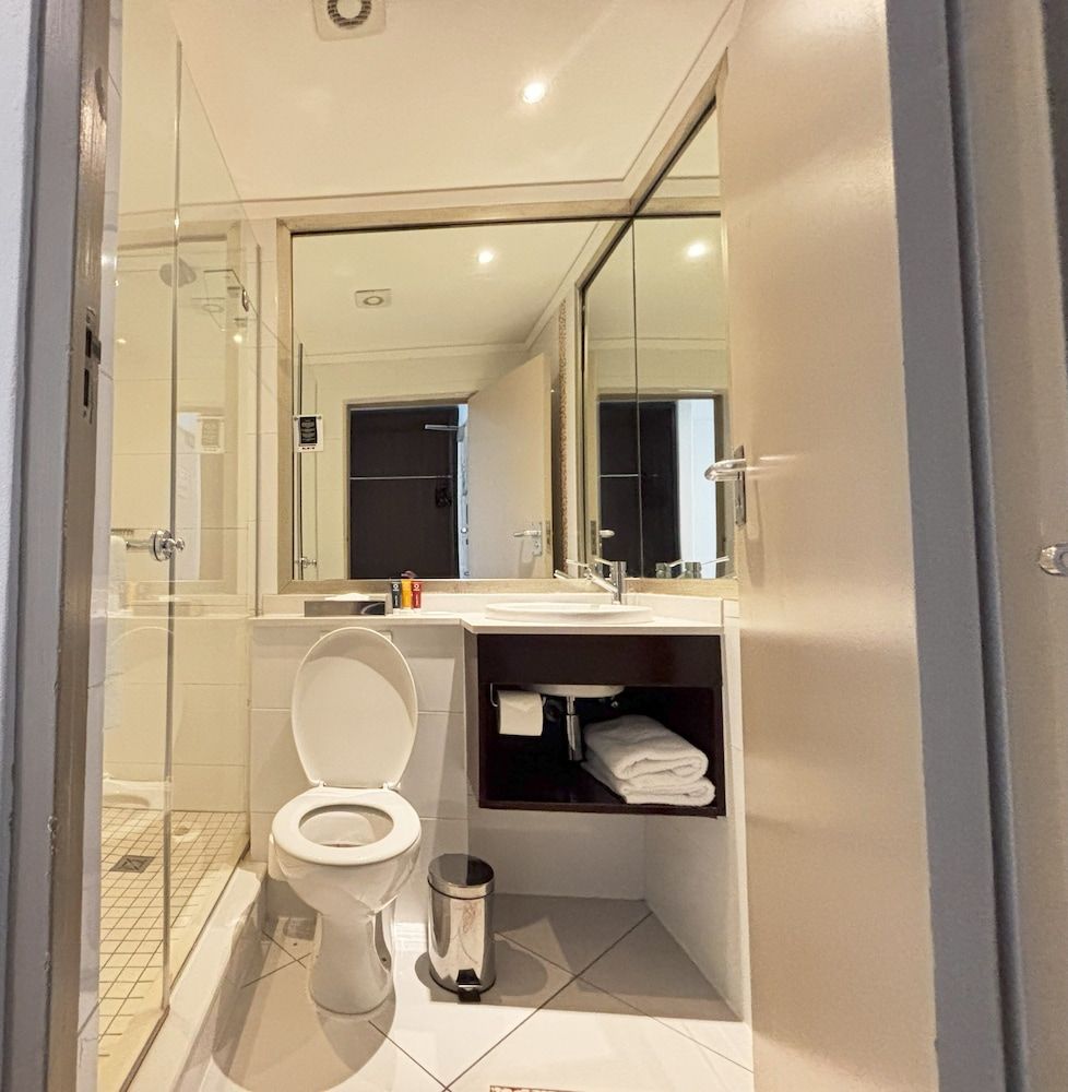 ONOMO Hotel Cape Town - Inn on the Square Standard Room (Queen) 5