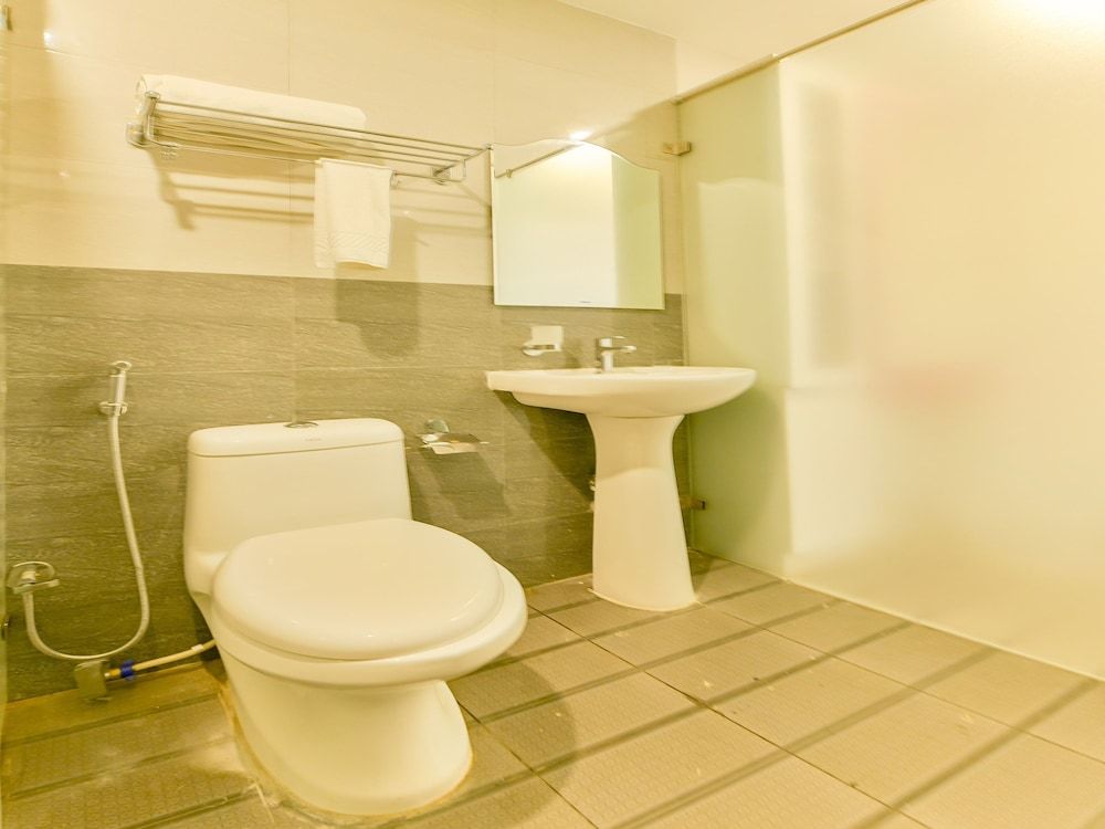 OYO 15973 F Square Double or Twin Room 15