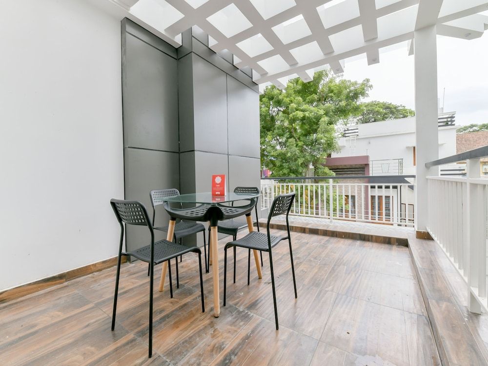 undefined OYO 15973 F Square 6