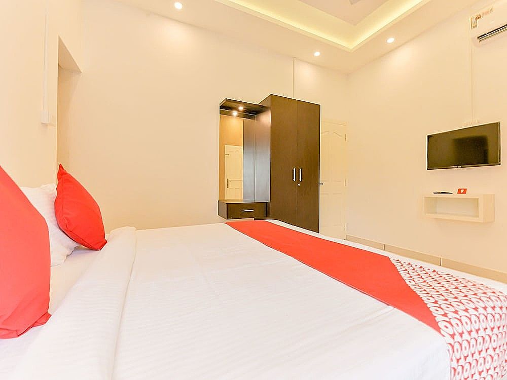 OYO 15973 F Square Deluxe Double or Twin Room 2