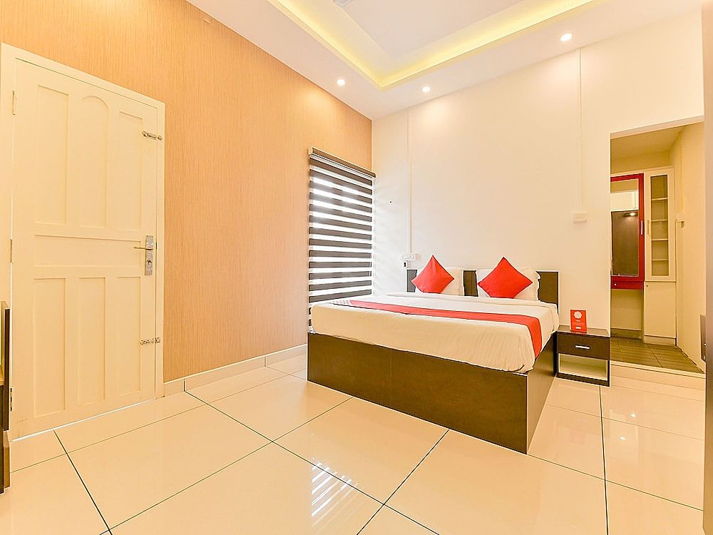 OYO 15973 F Square Deluxe Double or Twin Room 6