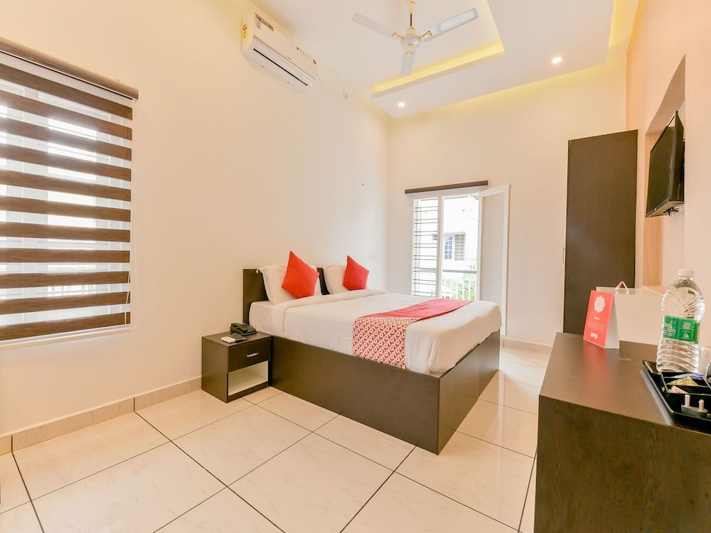 OYO 15973 F Square Double or Twin Room 3