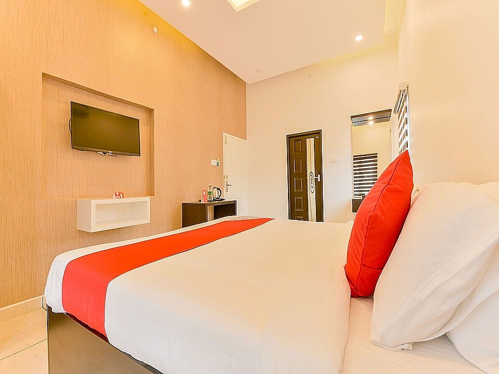 undefined OYO 15973 F Square 7