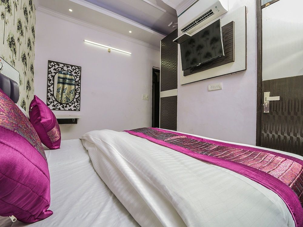 OYO 15764 Hotel Akash Continental Standard Room 8