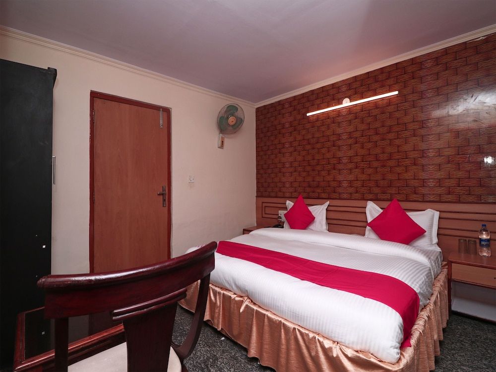 OYO 14931 Hotel Step In Double Room, 1 King Bed