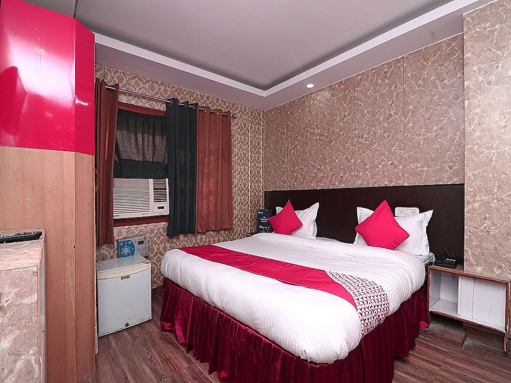 OYO 14931 Hotel Step In Double or Twin Room 10
