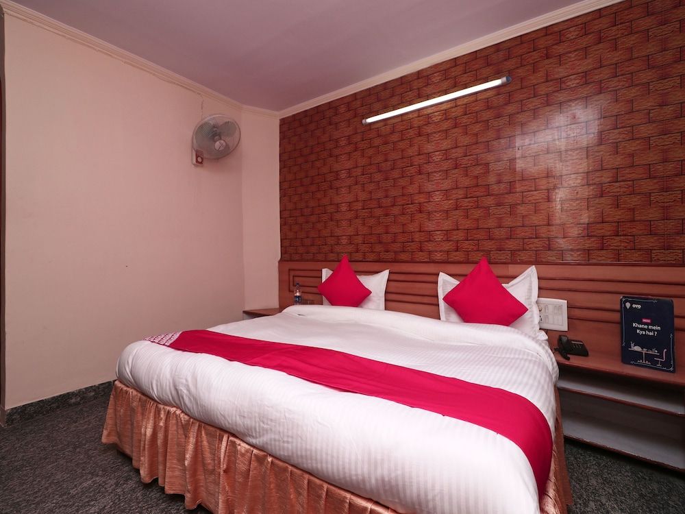 OYO 14931 Hotel Step In Double or Twin Room 13