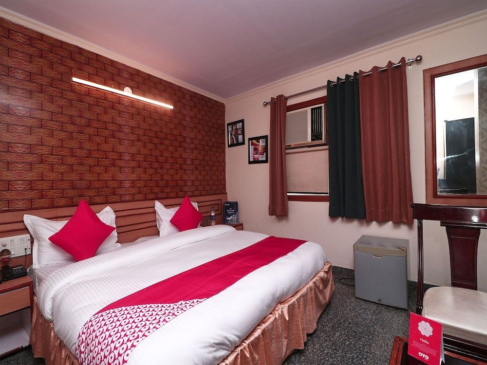 OYO 14931 Hotel Step In Double Room, 1 King Bed 4