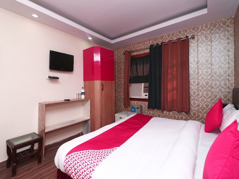 OYO 14931 Hotel Step In Double or Twin Room 11