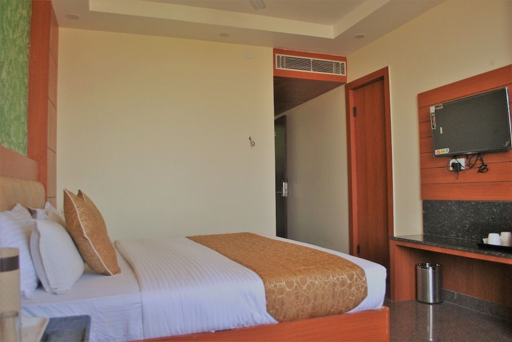 Basement Double Room ( Free Banganga Drop )