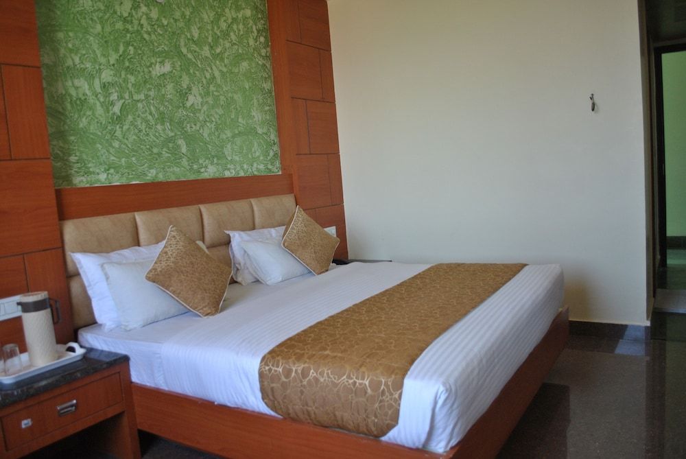 Basement Double Room ( Free Banganga Drop )