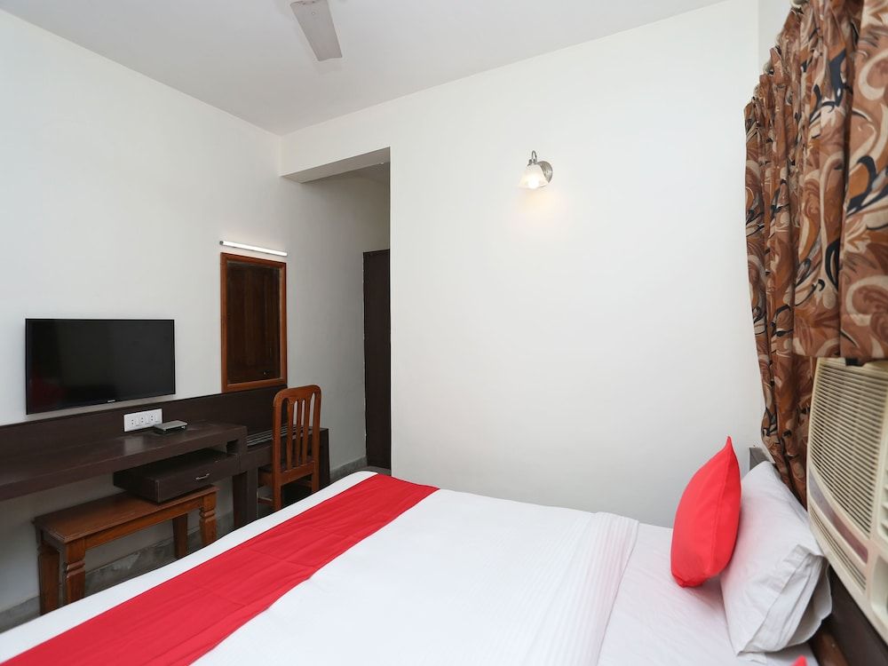 OYO 14577 Vijay Palace Double or Twin Room 3