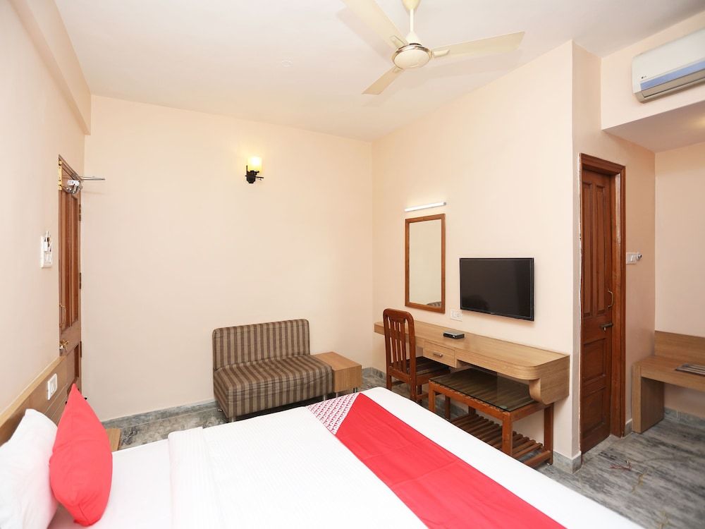 OYO 14577 Vijay Palace Deluxe Double or Twin Room 8