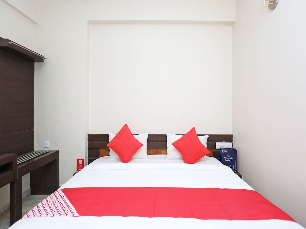 OYO 14577 Vijay Palace Double or Twin Room 2
