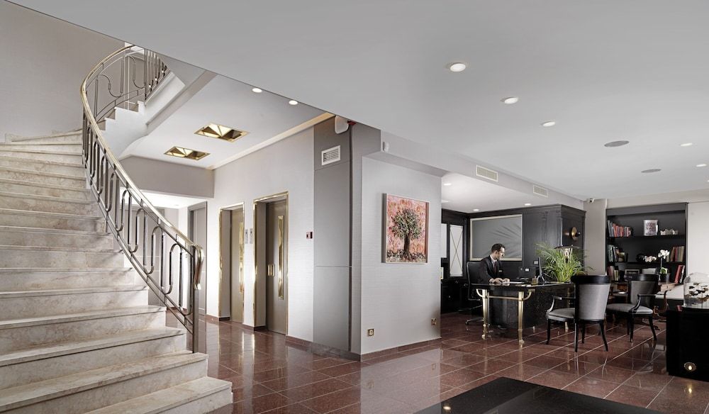 undefined Holiday Suites 8