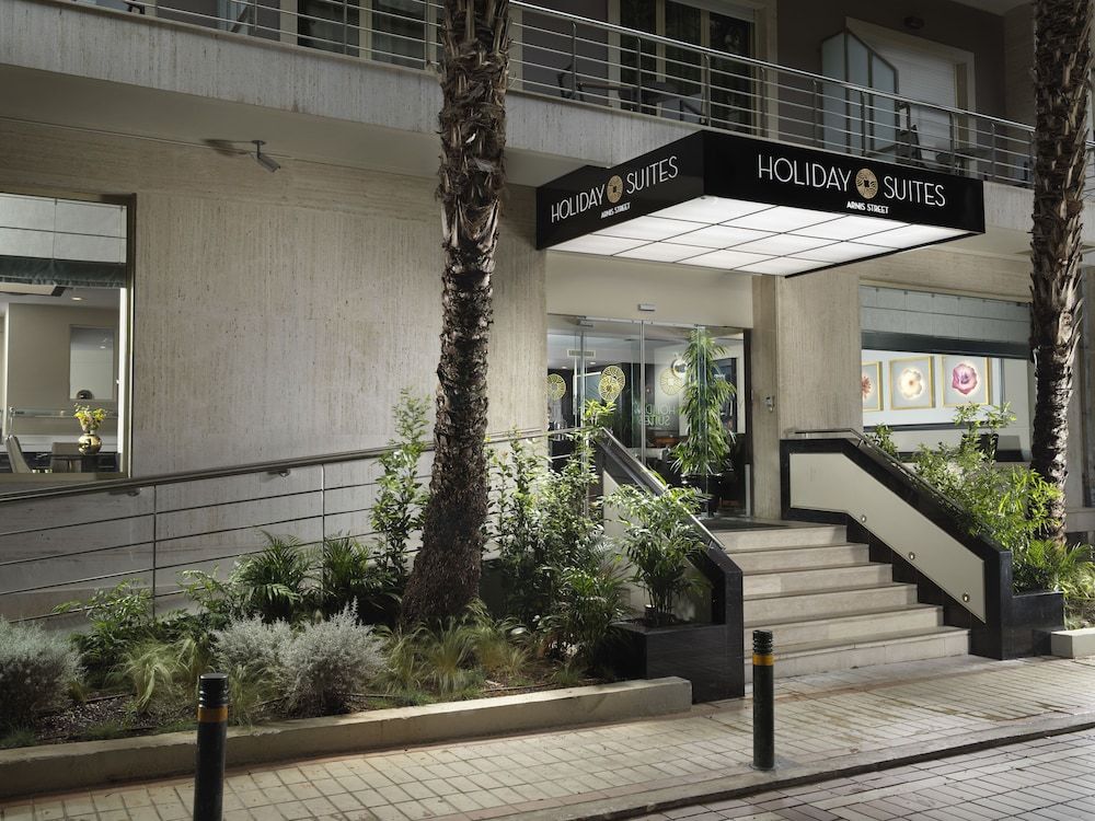 undefined Holiday Suites 4