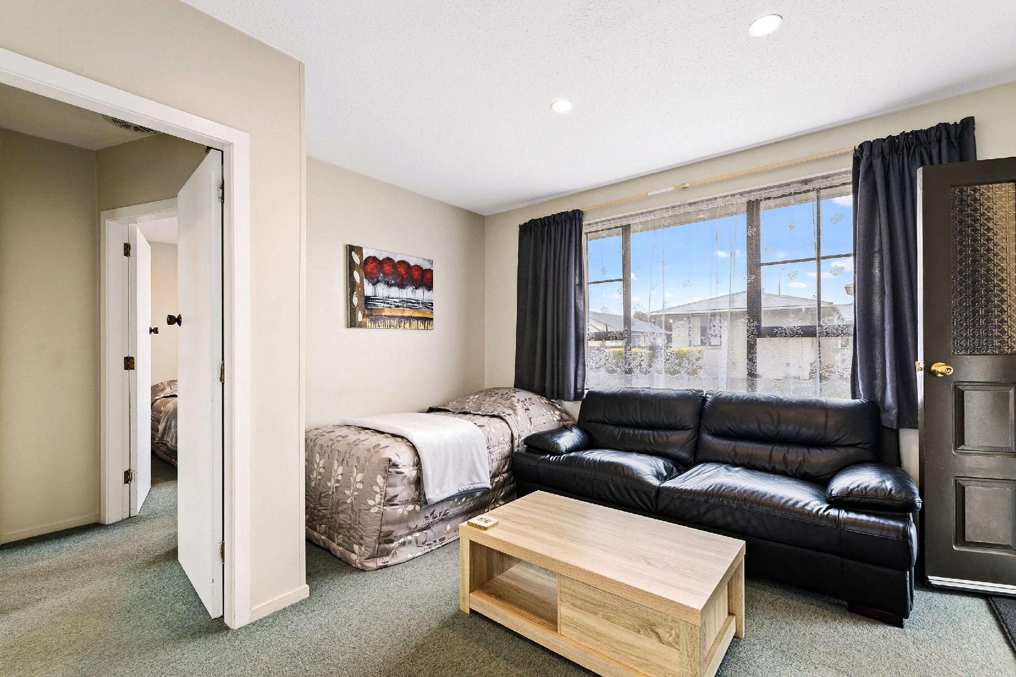 1 Double Bed 2 Single Beds Suite Nonsmoking Upgrade