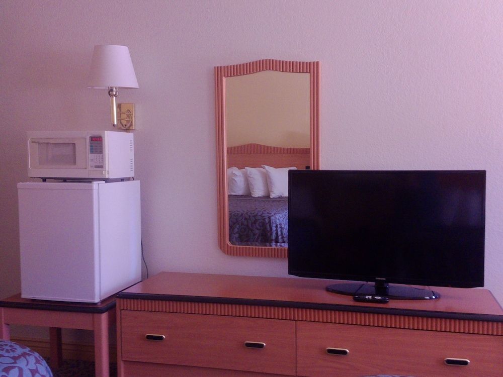 Sierra Inn Standard Room, 2 Queen Beds 26