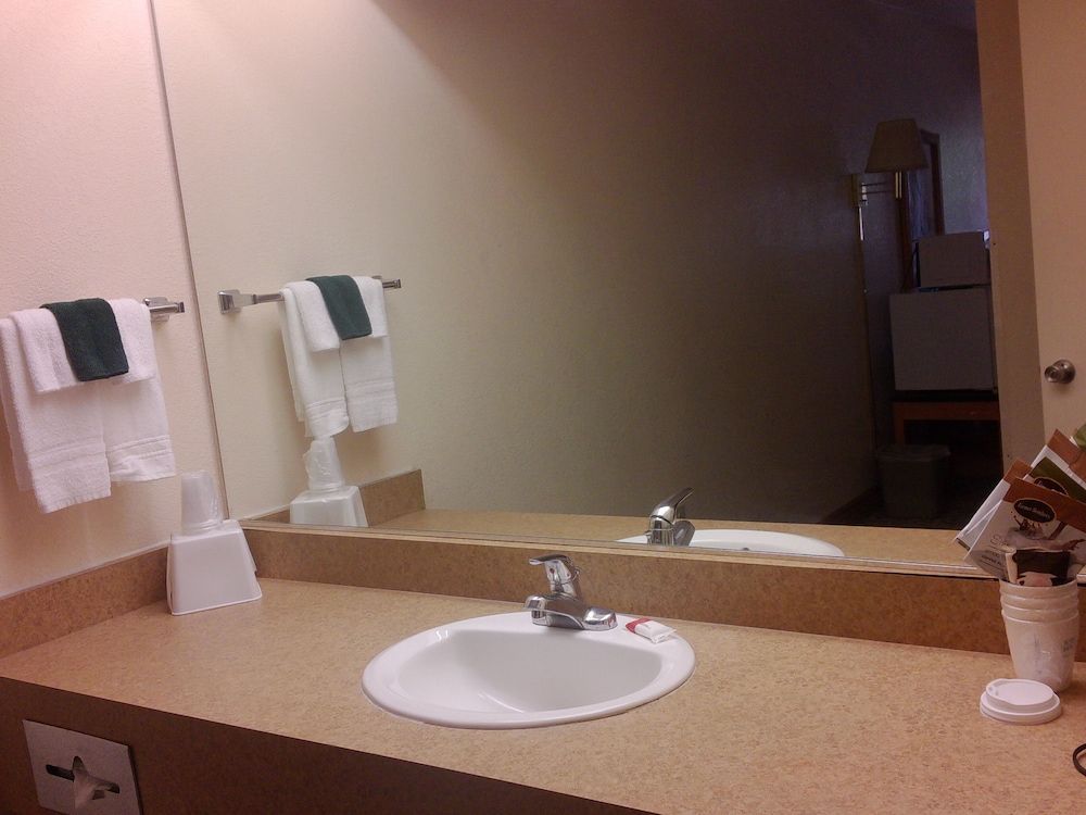 Sierra Inn Standard Room, 2 Queen Beds 17