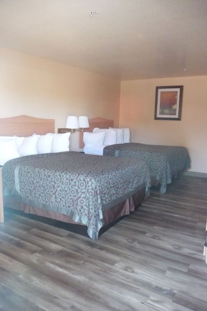 Sierra Inn Standard Room, 2 Queen Beds 12