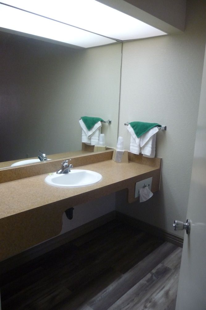 Sierra Inn Standard Room, 2 Queen Beds 24