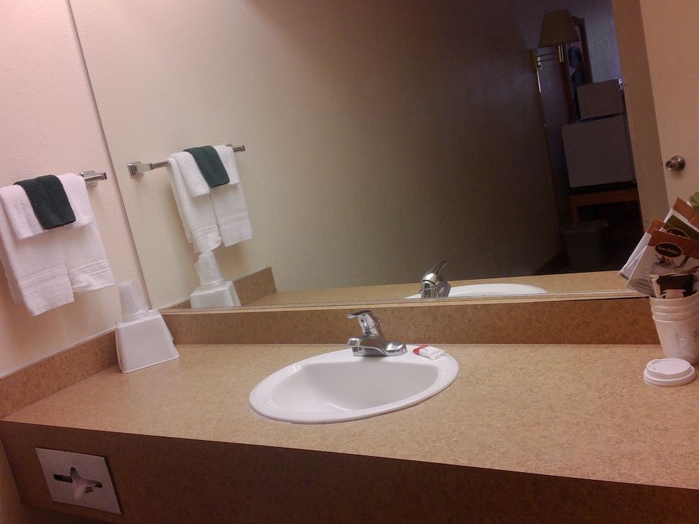 Sierra Inn Standard Room, 1 King Bed 8