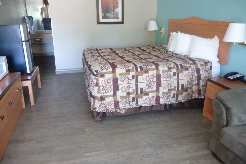 Sierra Inn Standard Room, 1 King Bed 6