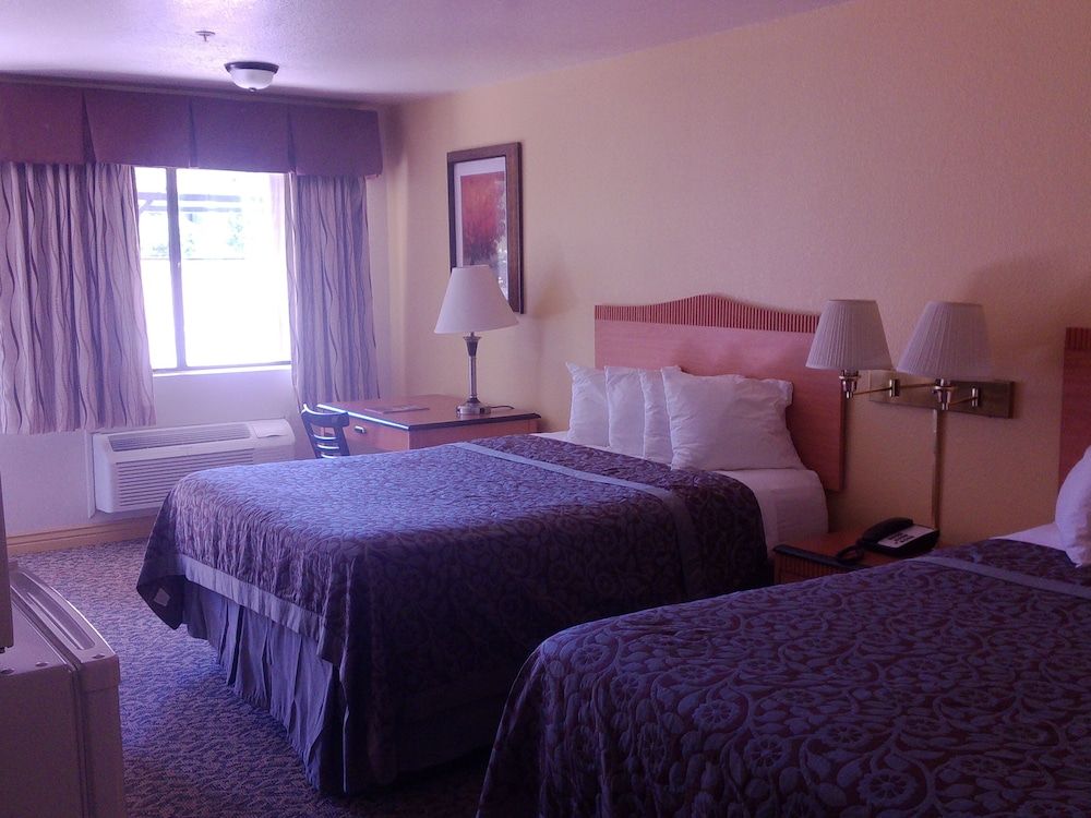 Sierra Inn Standard Room, 2 Queen Beds 5