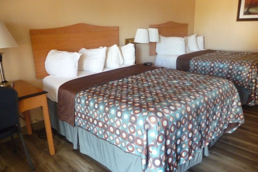 Sierra Inn Standard Room, 2 Queen Beds 16