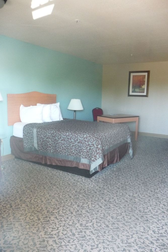 Sierra Inn Standard Room, 1 King Bed 5