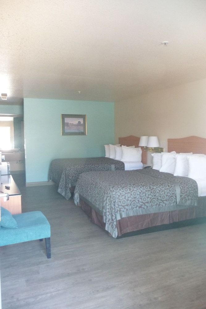 Sierra Inn Standard Room, 2 Queen Beds 11
