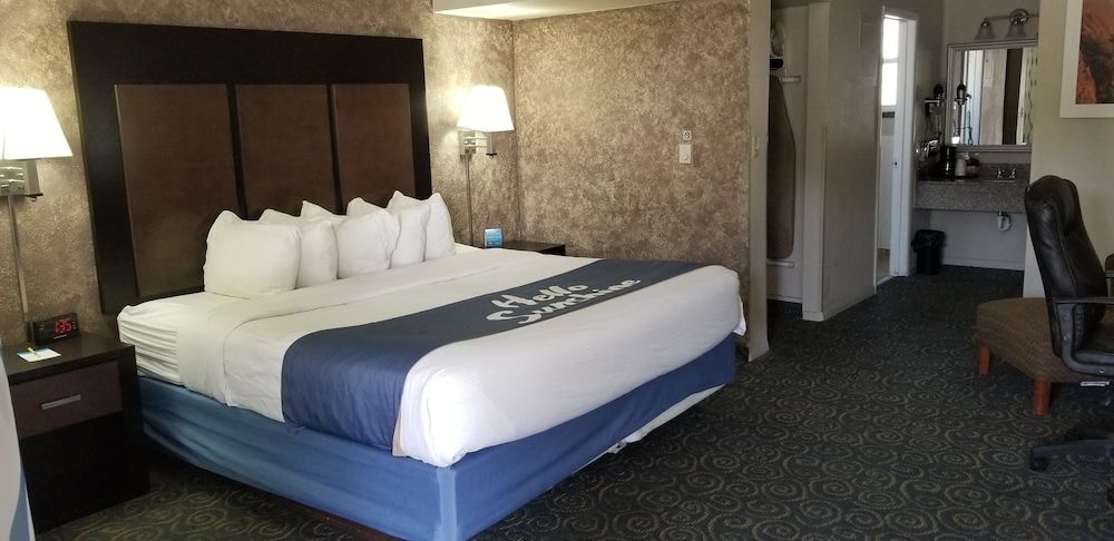 Standard Room, 1 King Bed, Smoking