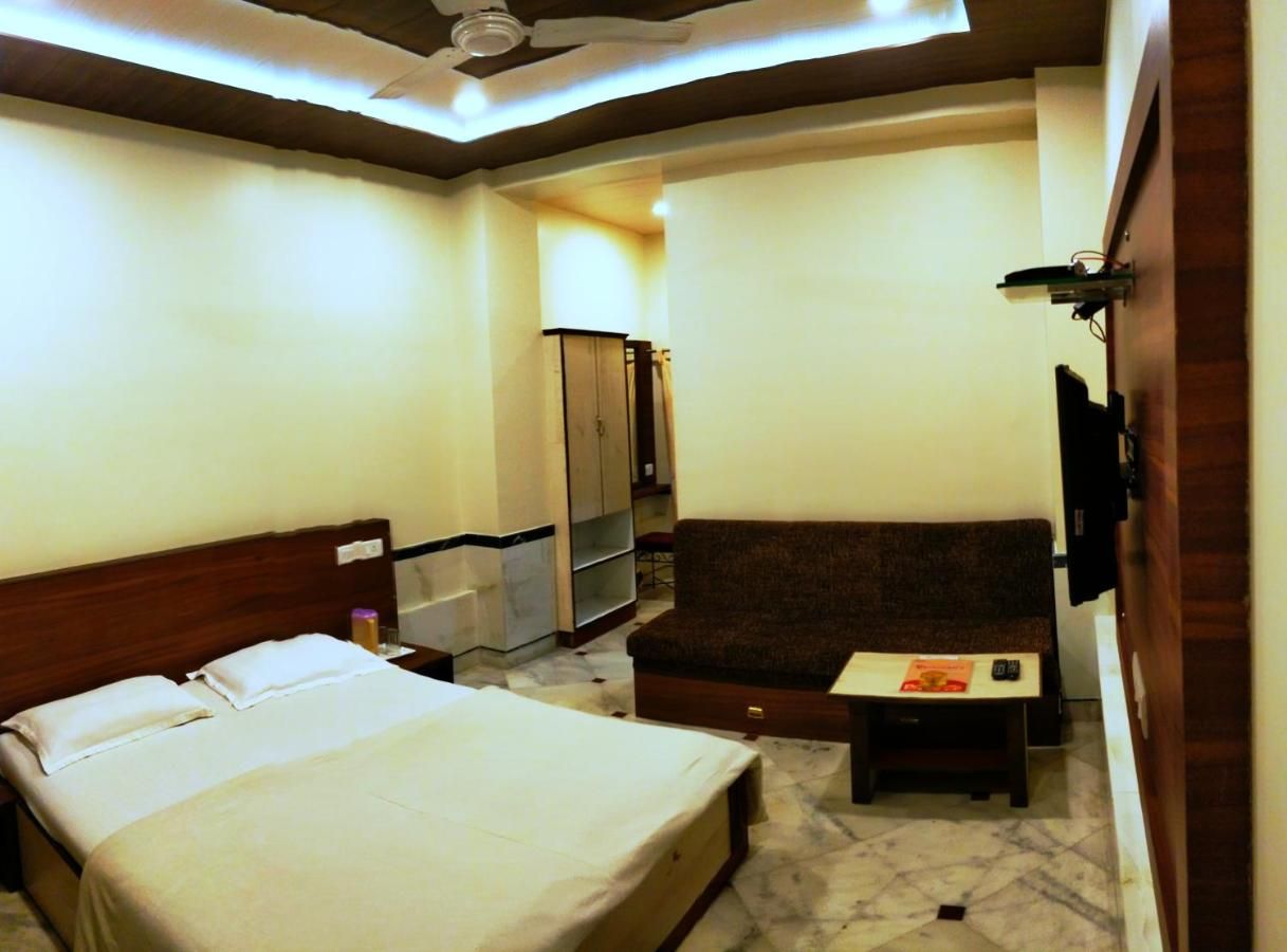 SARASWATI ( Pure Vegetarian ) - A COMPLETE FAMILY HOTEL Standard Non AC With Fan 2
