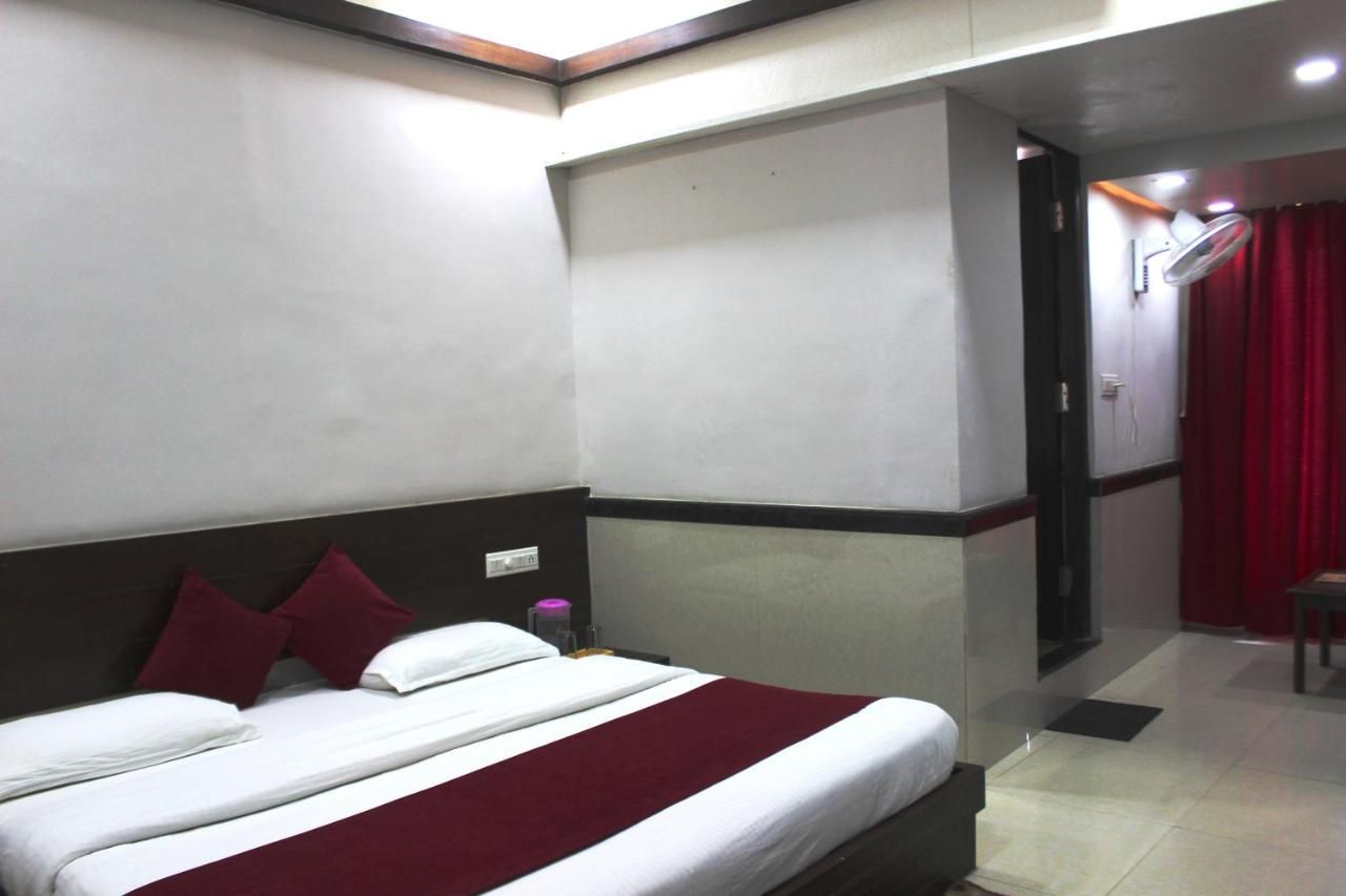 SARASWATI ( Pure Vegetarian ) - A COMPLETE FAMILY HOTEL Standard Non AC With Fan 4