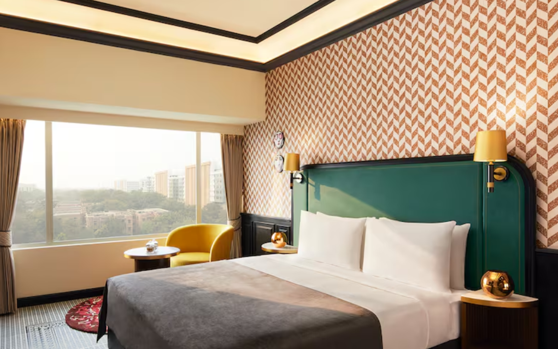 Deluxe Room, King Bed, Stadium View