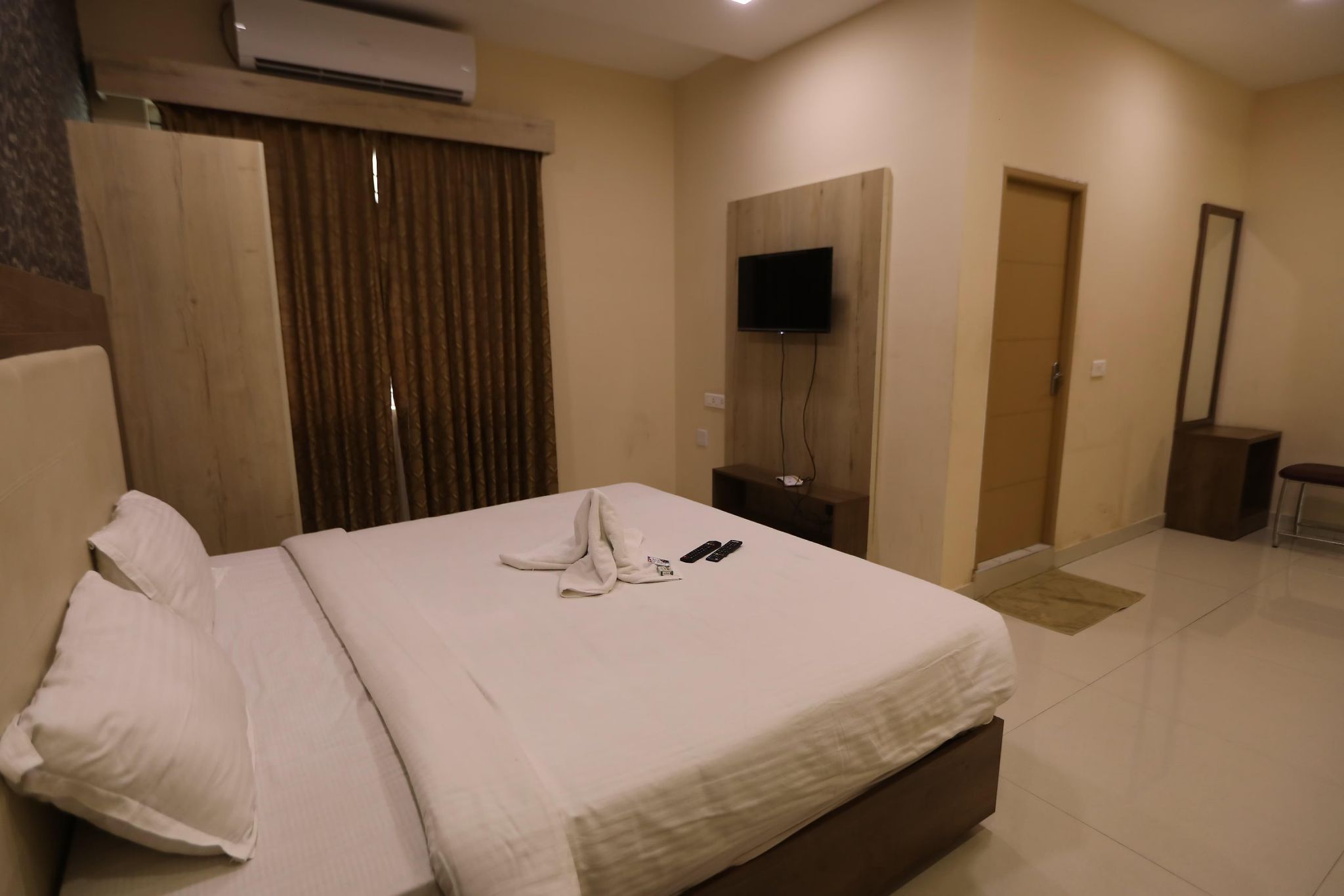 Salem Regency Premium AC -WIFI